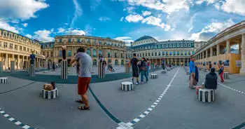Colonnes de Buren