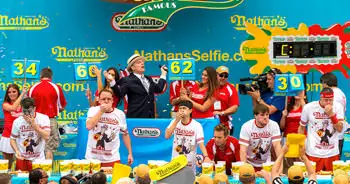 Concours du plus gros mangeur de hot-dogs